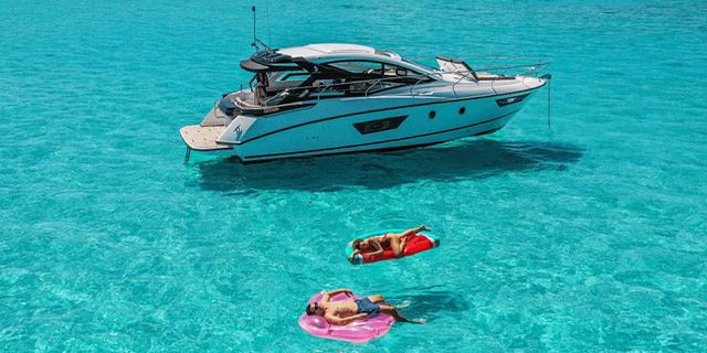 Exclusive Yacht Cruise to Northern Island for 2 (3)